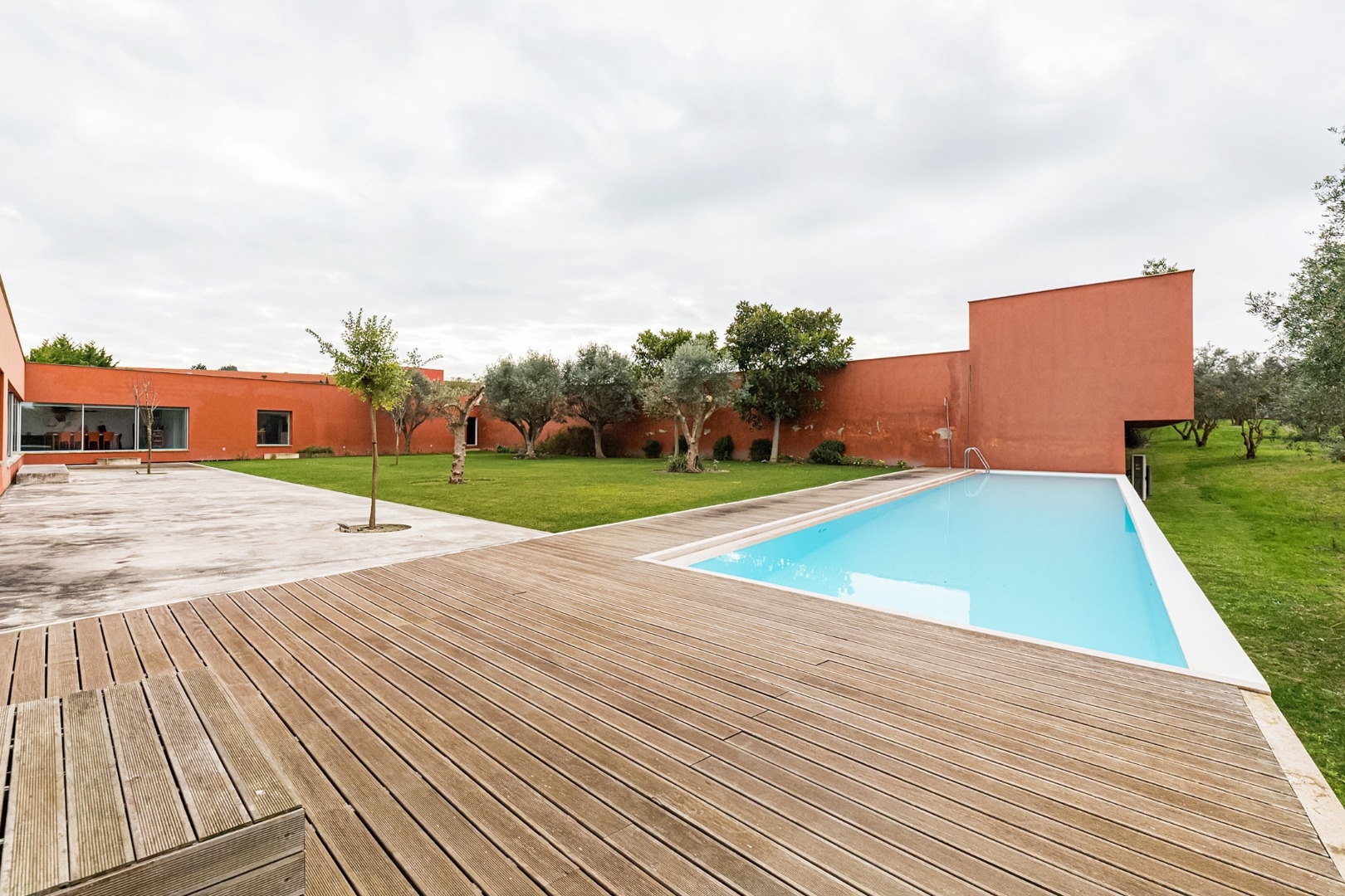 Moradia T4 de luxo à venda em Bom Sucesso